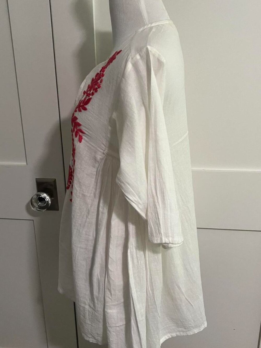 Roller Rabbit White Embroidered Tunic Cover-Up, Red Floral Boho Blouse, Size XS - Picture 4 of 5